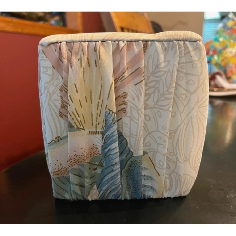 Rosenthal Designs Tissue Box Cover White Multi Pebble Beach Shells - OS